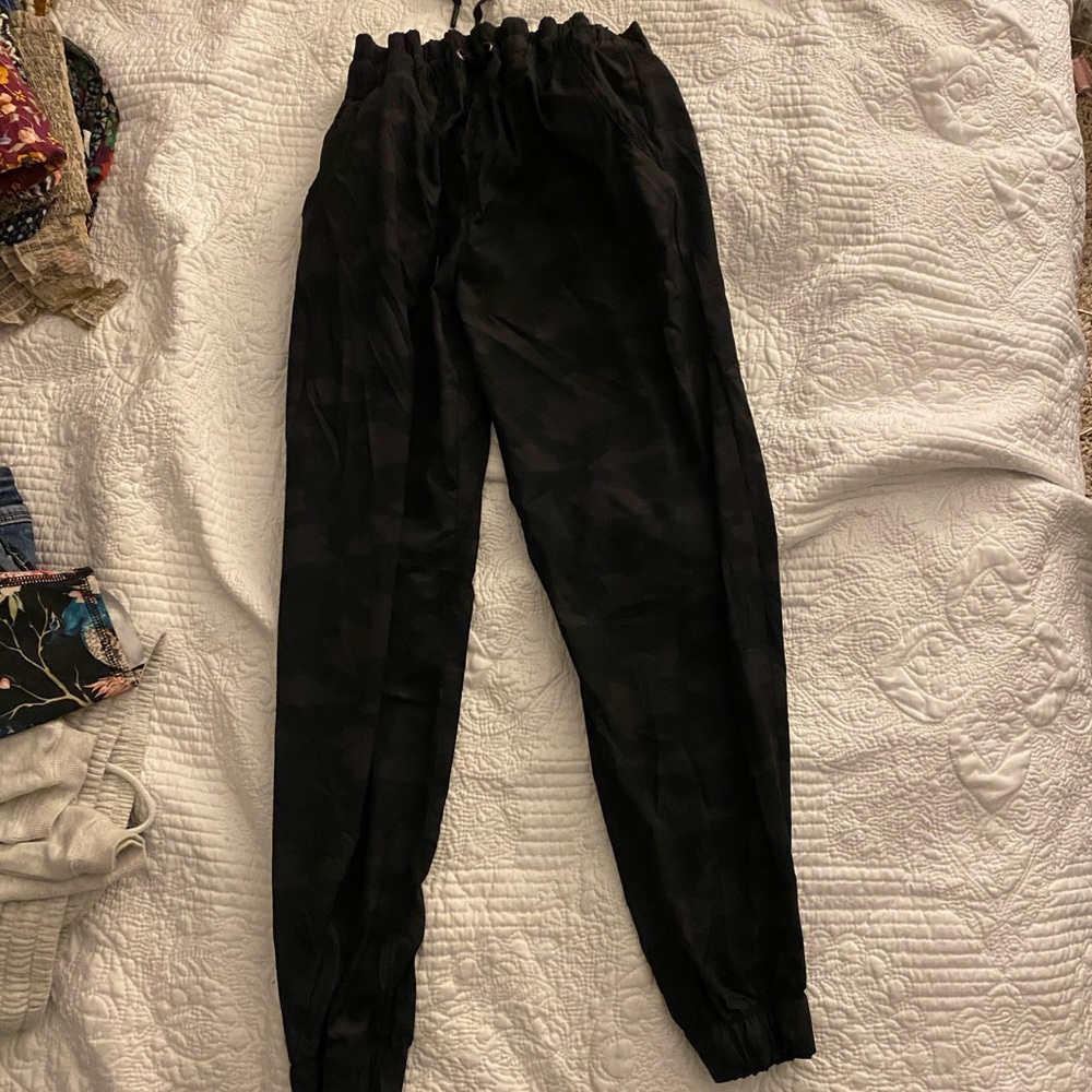 Dark camo wind joggers